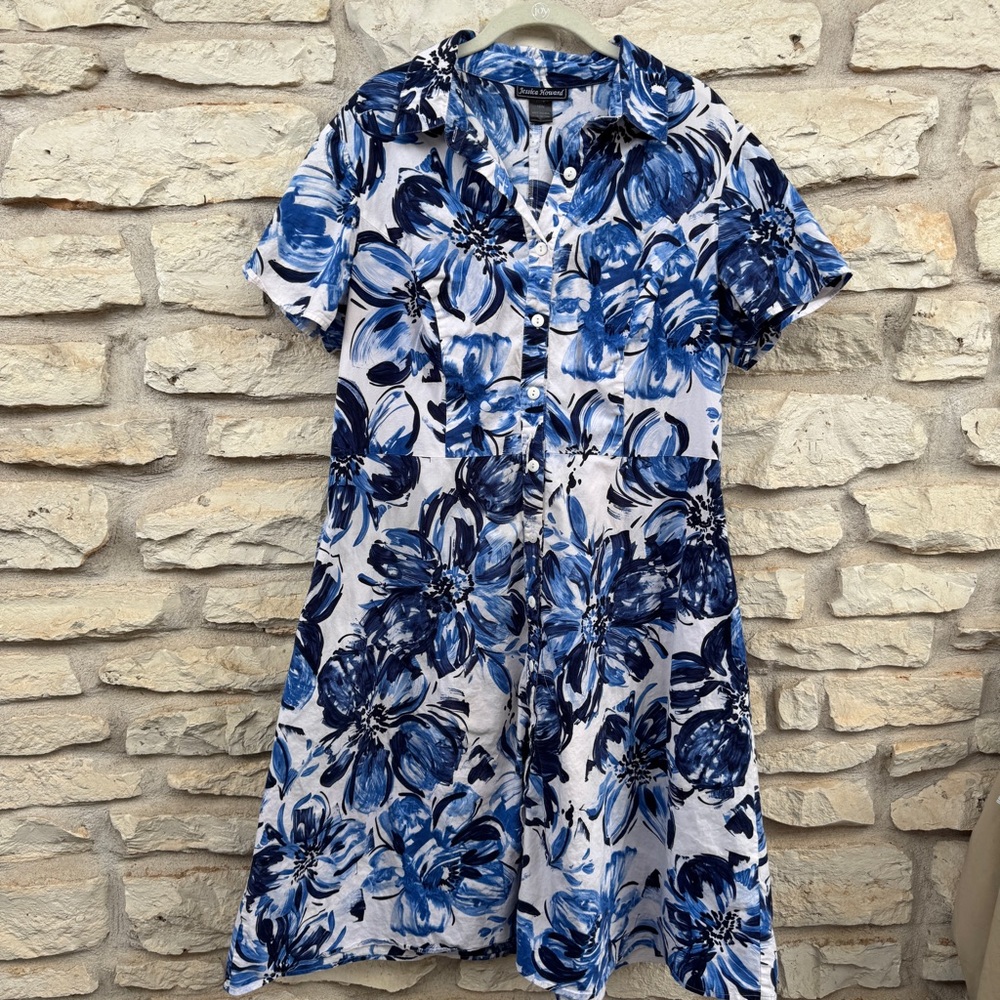 Jessica Howard Blue and White Patterned Dress Button Down Short Sleeve Floral